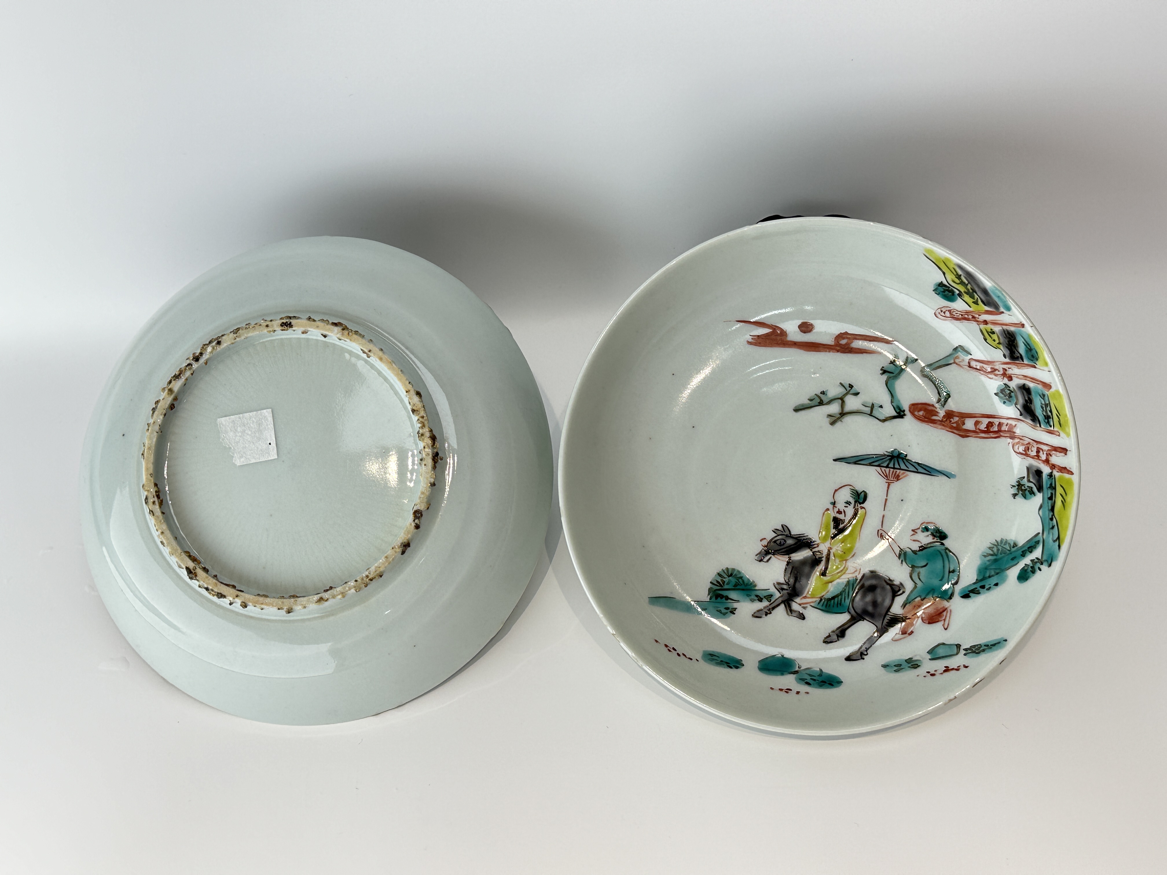 A pair of Chinese Famille Rose dishs, 16TH/17TH Century Pr.  - Image 5 of 13