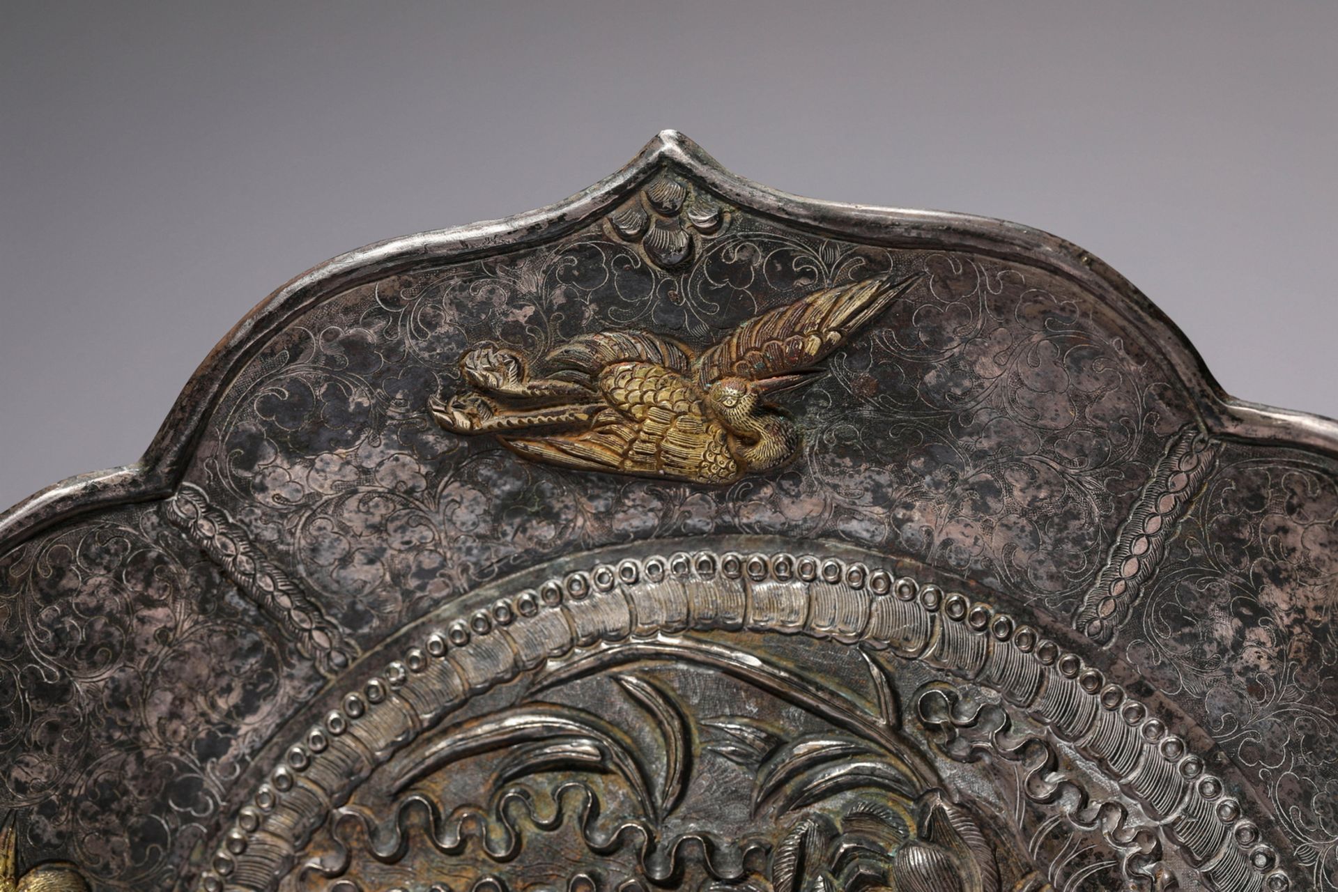 A Chinese silve gilt dish, 14TH/16TH Century Pr. - Bild 4 aus 7