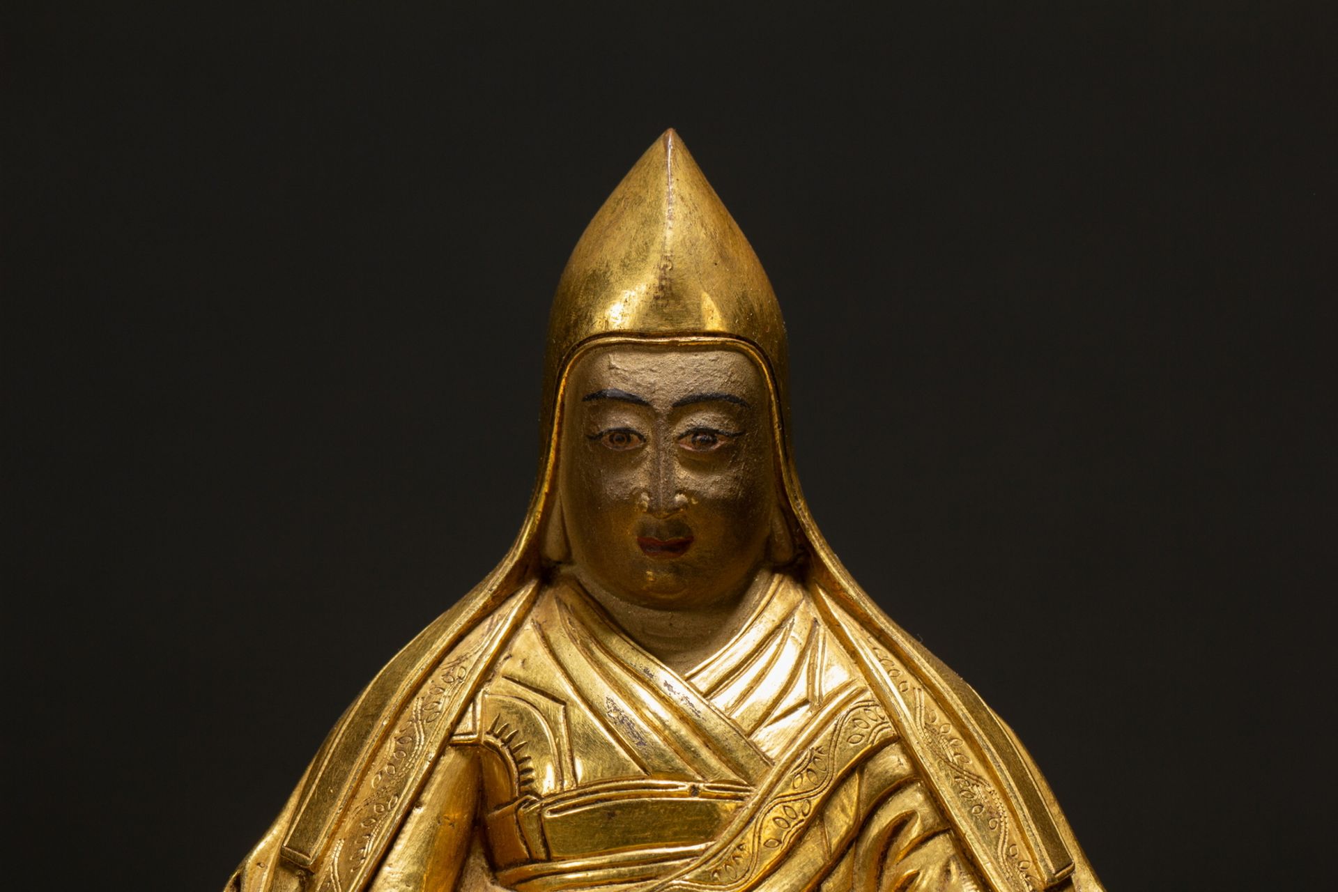 A Chinese gilt bronze figure, 16TH/17TH Century Pr.  - Bild 2 aus 9