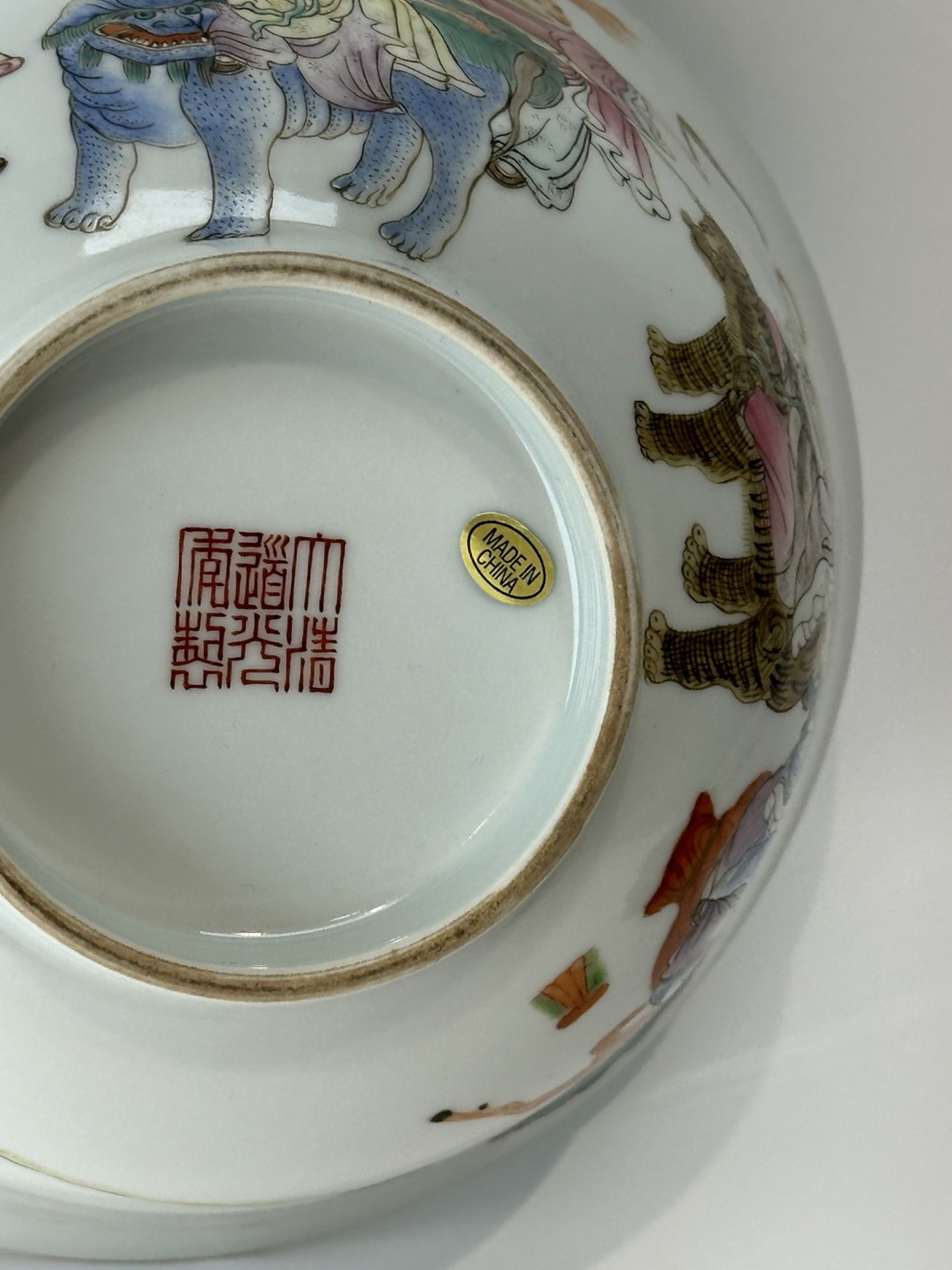 A Chinese Famille Rose bowl, 19TH/20TH Century Pr.  - Bild 9 aus 11