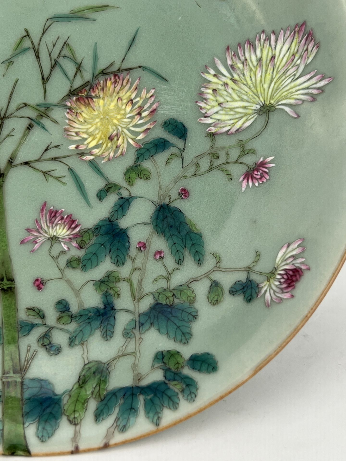 A Chinese Famille Rose dish, 19TH/20TH Century Pr.  - Bild 2 aus 8