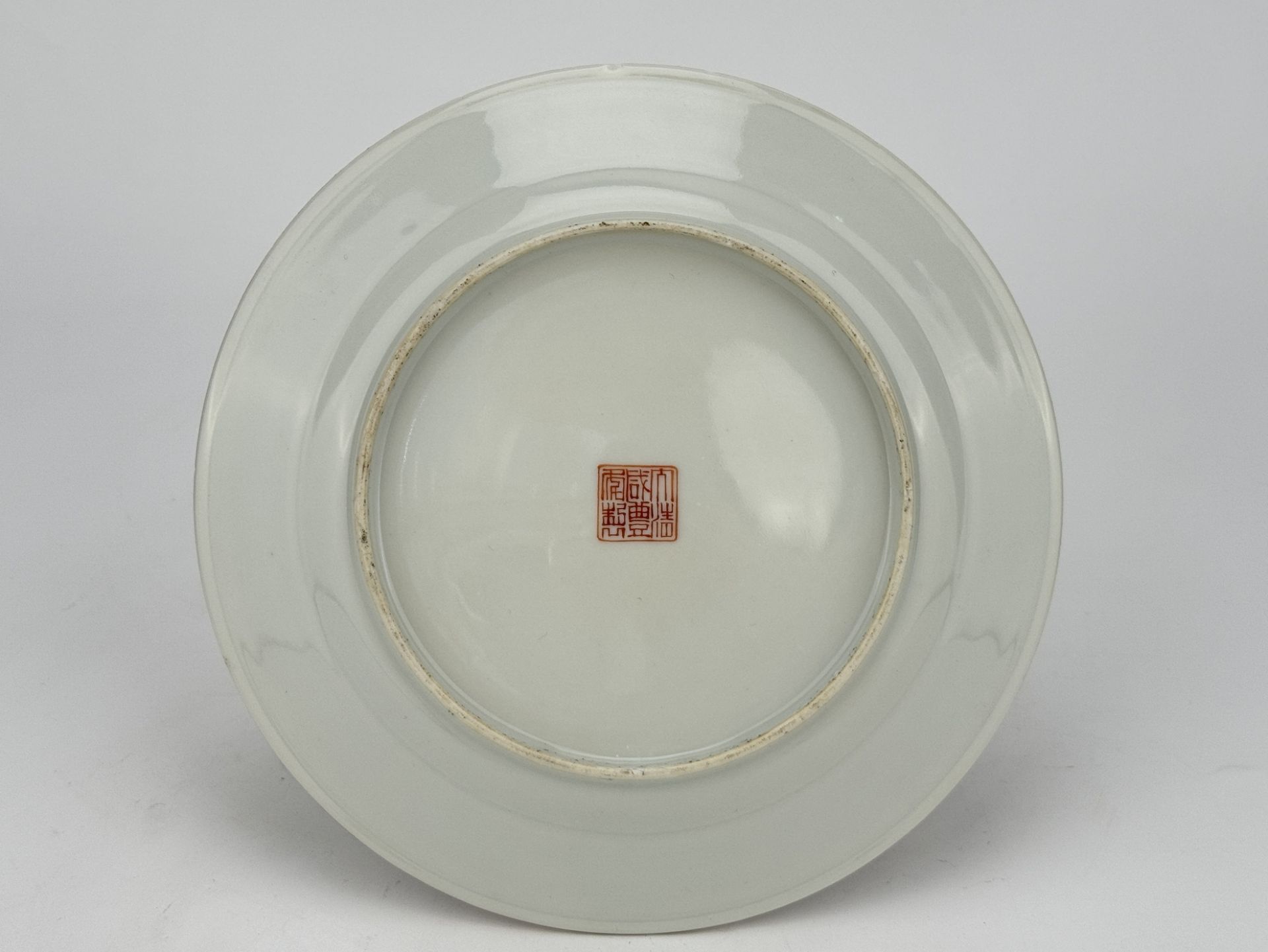 A Chinese Famille Rose dish, 18TH/19TH Century Pr.  - Bild 4 aus 5