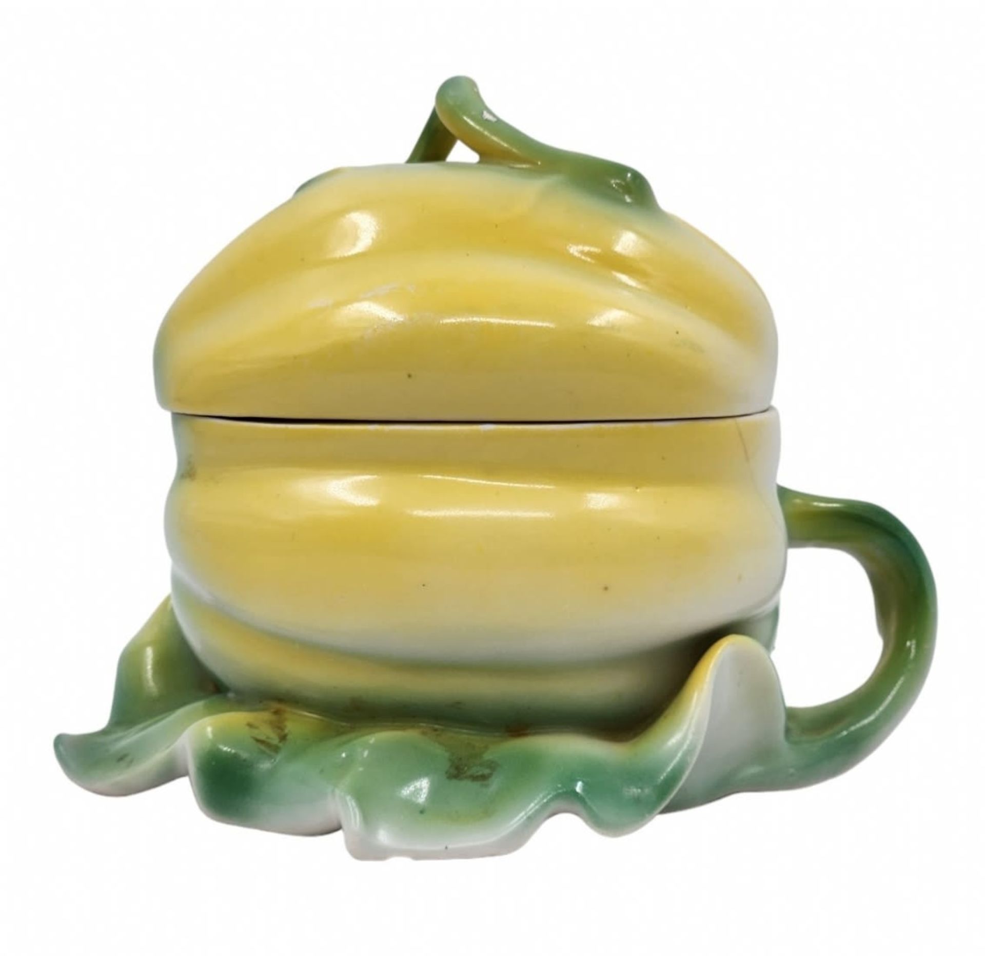 Soviet porcelain decoration, in the shape of a pepper, with a matching lid, decorated with green and