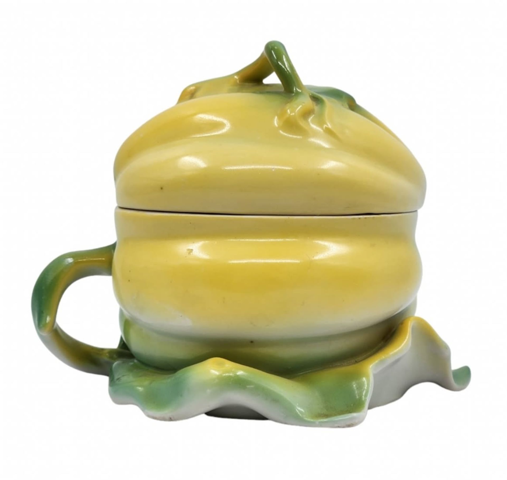 Soviet porcelain decoration, in the shape of a pepper, with a matching lid, decorated with green and - Image 2 of 6