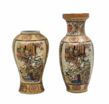 2 Chinese jugs in the Japanese Satsuma style, decorated urns, not signed. Height respectively: 30.