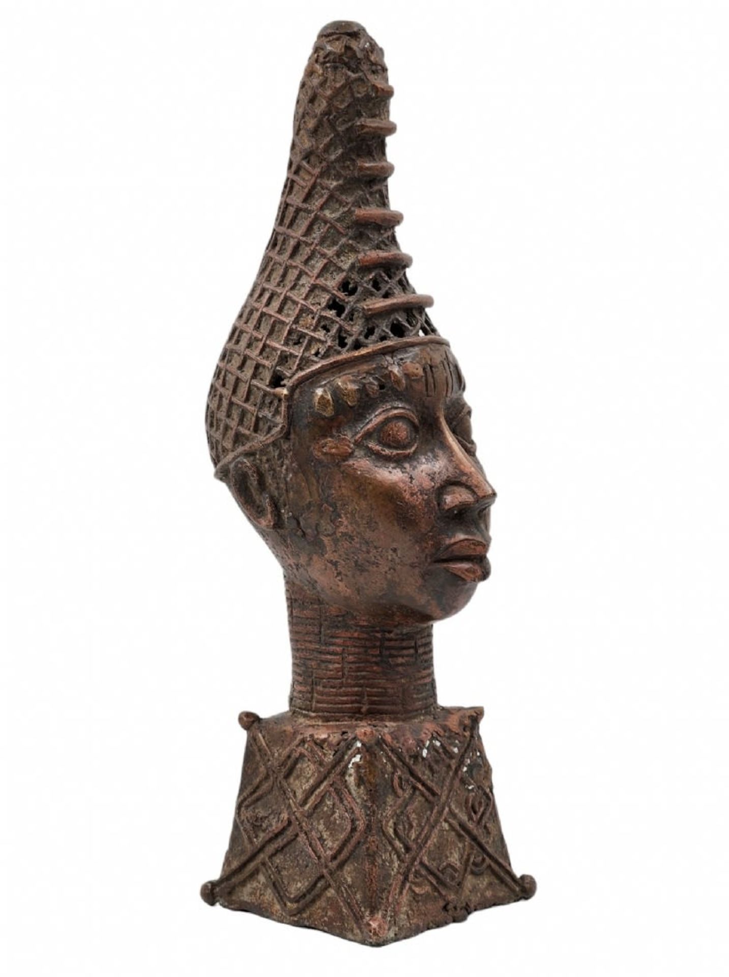 Antique African bronze statue, from the first third of the twentieth century, in the form of a - Image 2 of 6