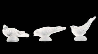 3 glass figurines, set includes glass figurines in the form of birds. The length of the bird with
