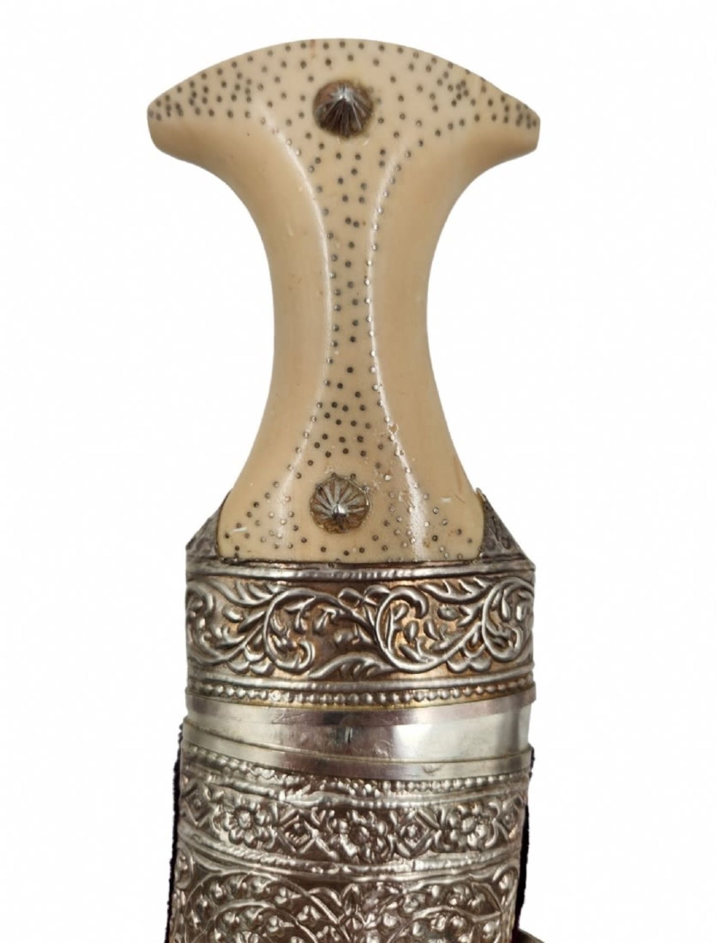 Decorative Yemenite Jambia dagger, is made of silver-plated metal and butt is made of cast white - Bild 5 aus 7