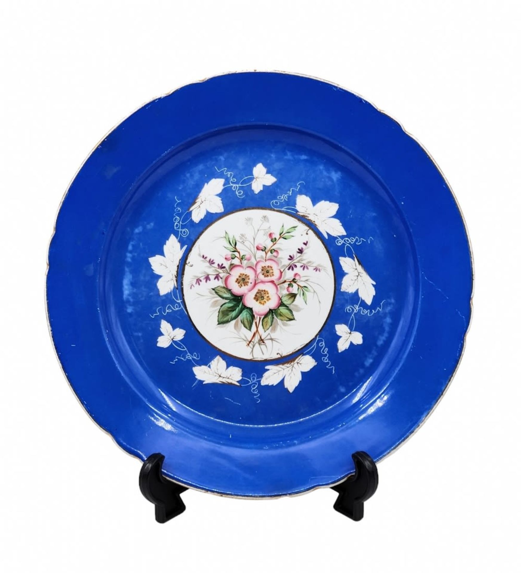Bukhari porcelain plate, decorated with a floral hand drawing in polychrome enamel, signed.