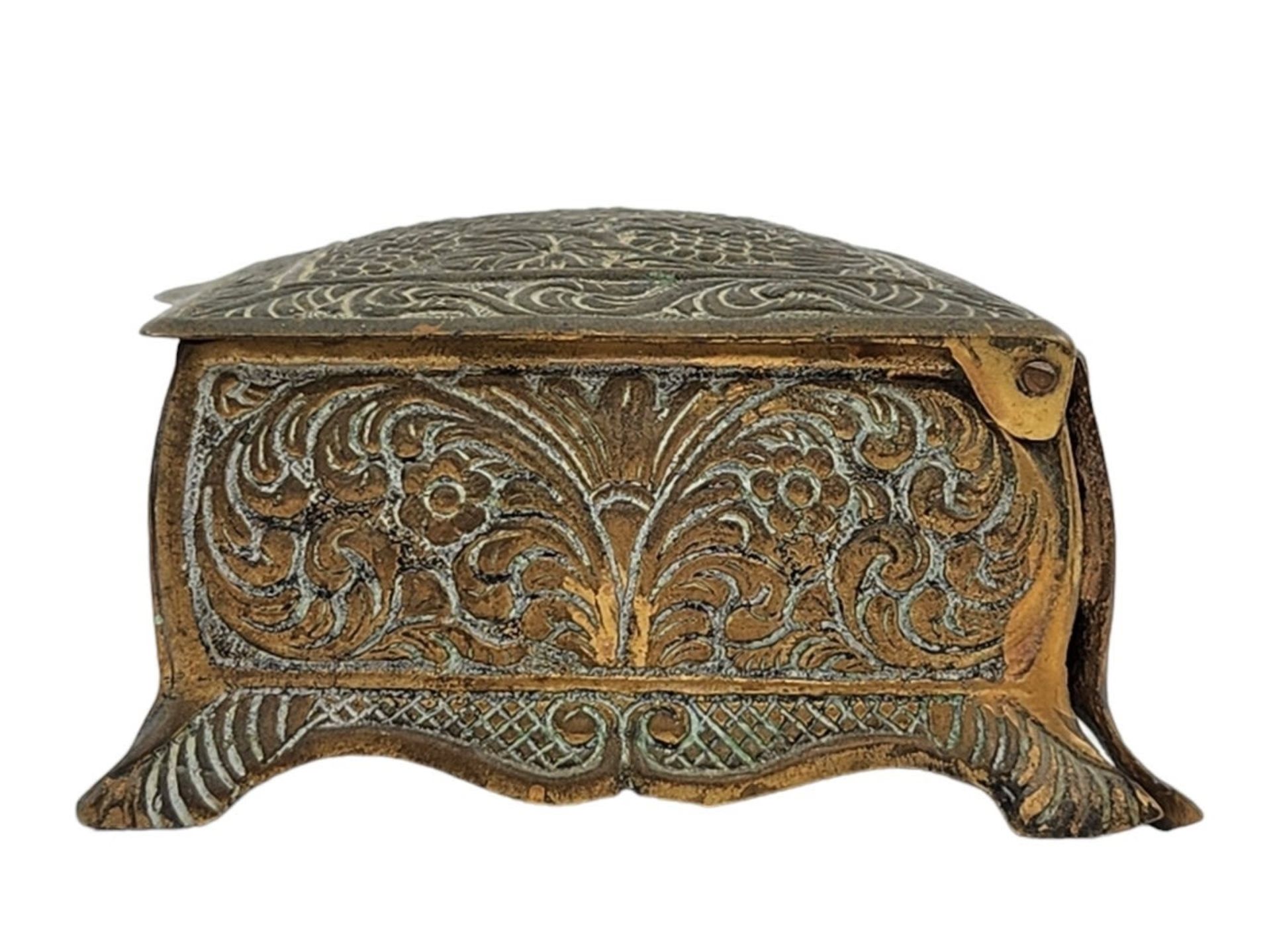 European metal box, a box decorated with a double-headed eagle relief and vines. Signs of rust, - Bild 6 aus 6