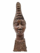 Antique African bronze statue, from the first third of the twentieth century, in the form of a