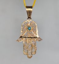 Hamsa pendant, made of 14 carat yellow gold. Height: 1.5 cm. Weight: 1.35 grams.