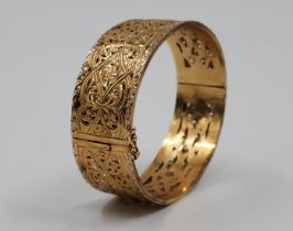 An antique gold bracelet from the end of the 19th century or the beginning of the 20th century, sawn