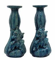 A pair of Chinese ceramic vases, decorated with blue glaze, unsigned. Width: 12 cm. Height: 28 cm.