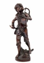 Decorative bronze statue, antique style statue of a young grape harvester, unsigned. Width: 16 cm.