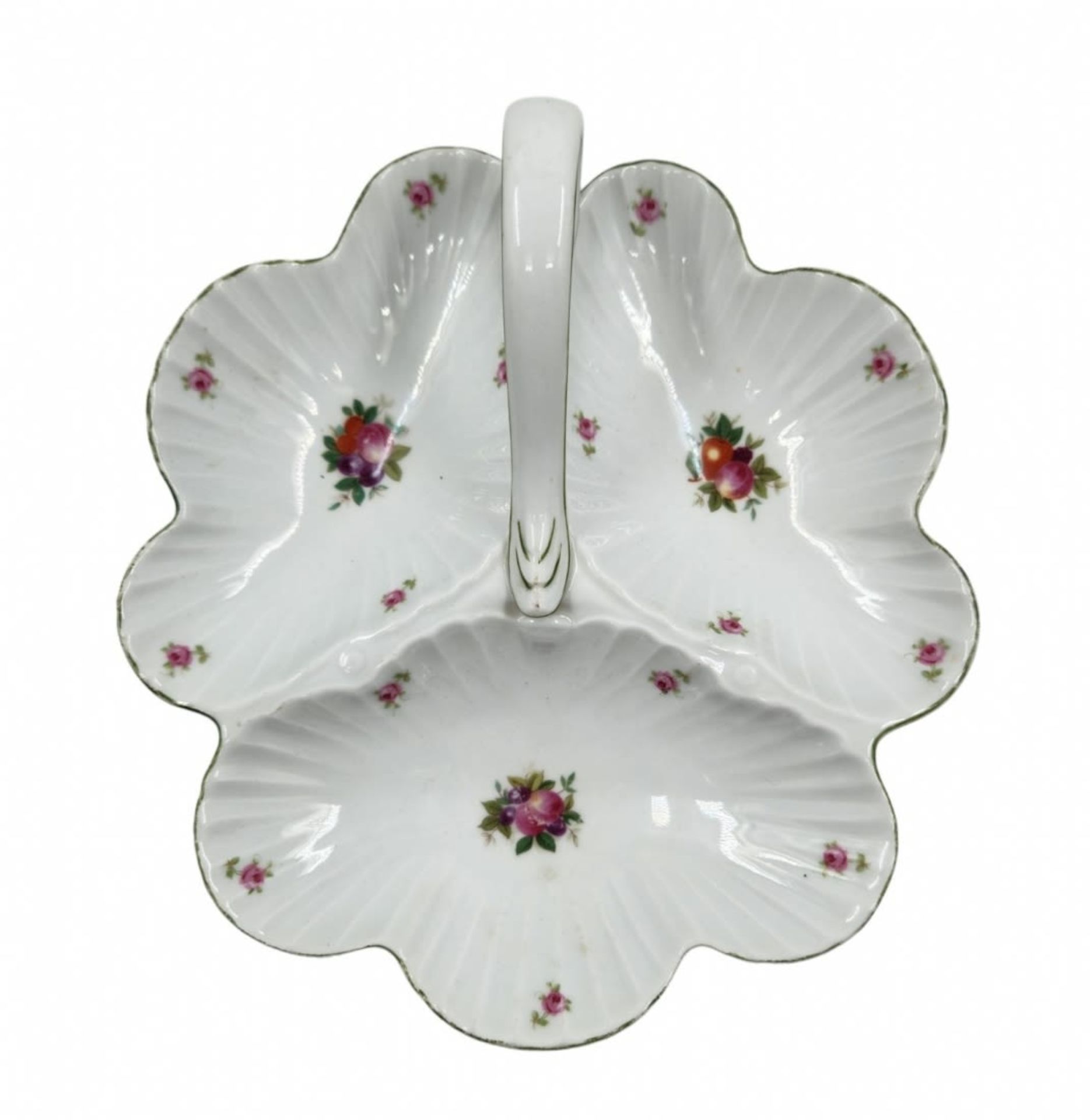 Three-compartment porcelain tray, decorated with fruit prints and a green stripe for the saying, not