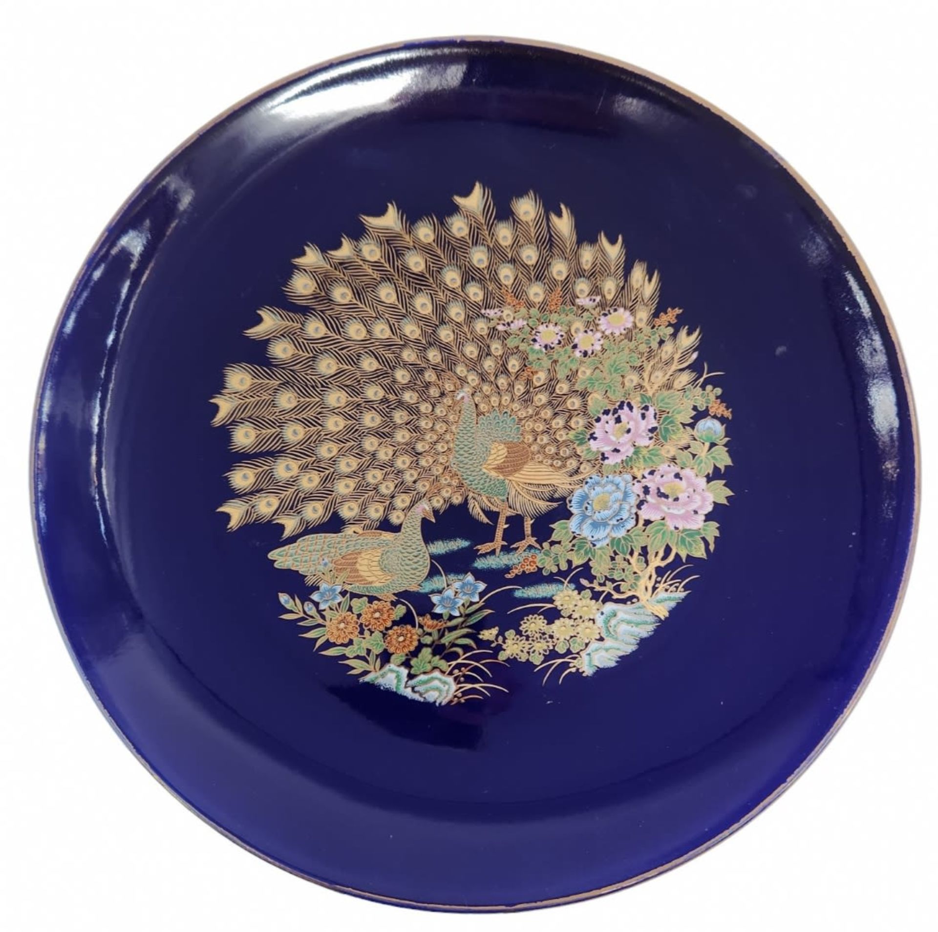 Round Japanese porcelain plate, decorated with a peacock pattern on a cobalt blue background. - Image 2 of 2