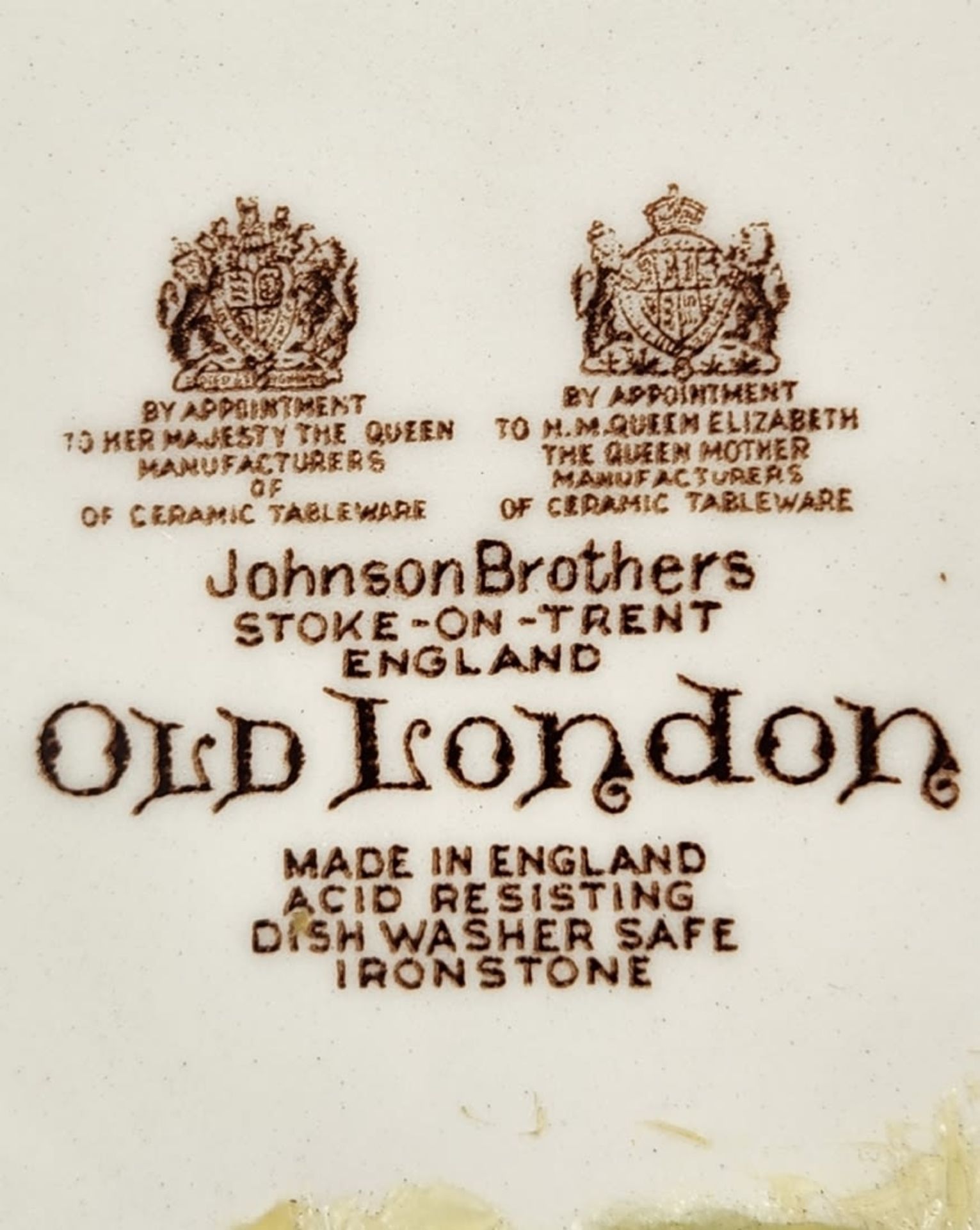 English serving plate, made of ceramic, decorated with 'Tower of London' print, made by 'Johnson - Image 3 of 3