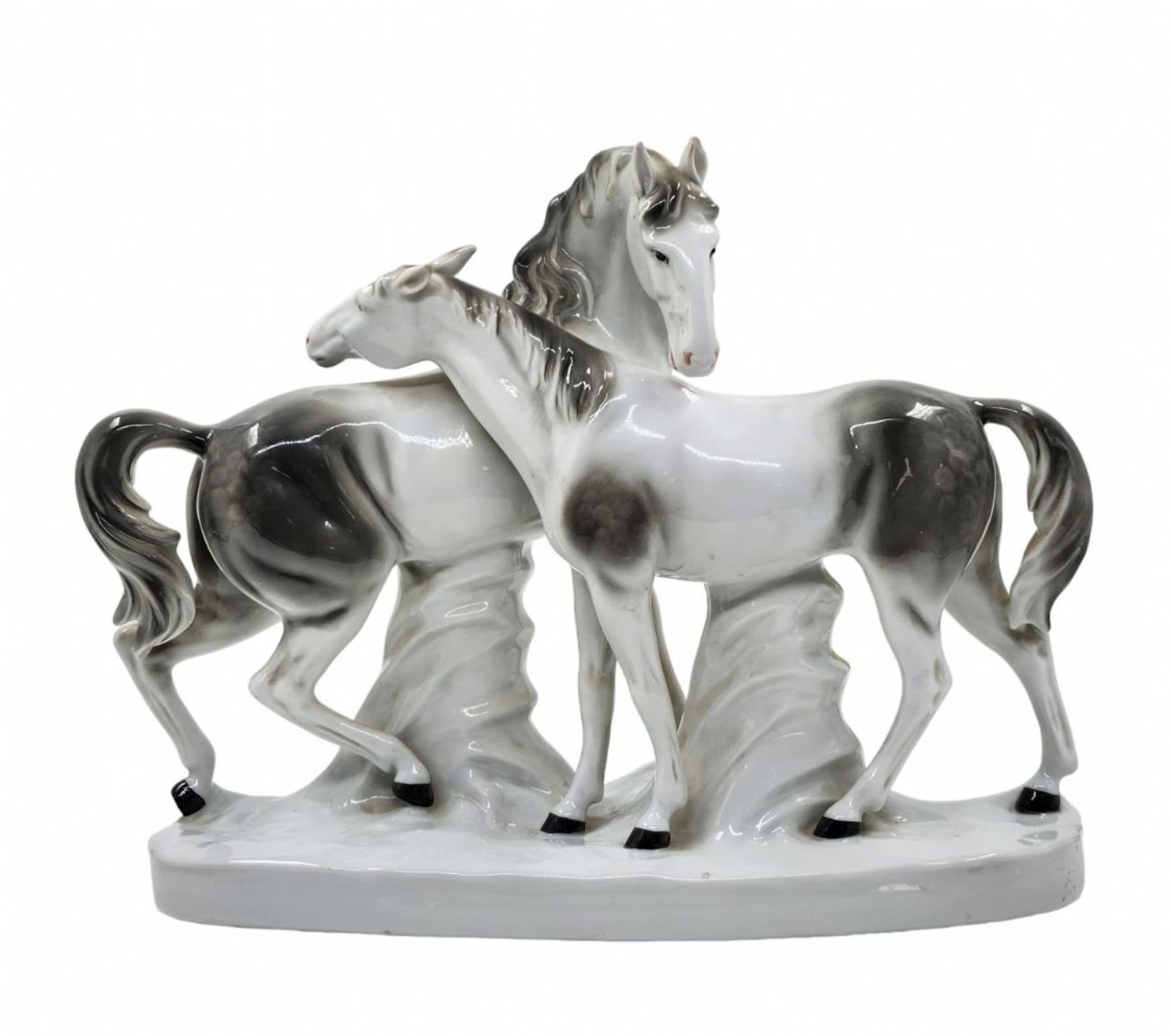 A large porcelain statue in the form of two horses, decorated with hand painting, not signed. - Image 4 of 6