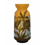 Glass vase, gala style vase, unsigned. Decorated with a cameo. Width: 10 cm. Height: 22 cm.