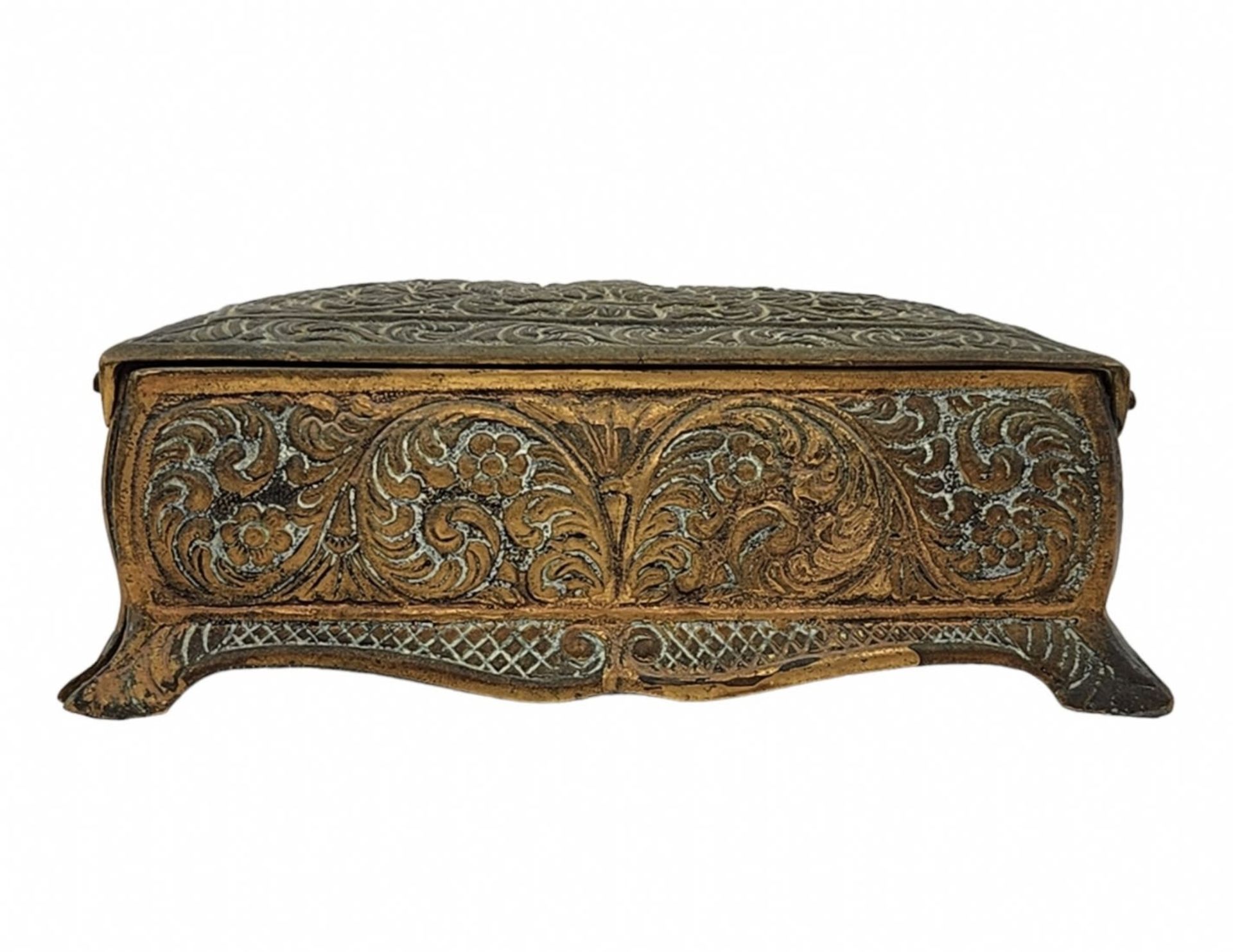 European metal box, a box decorated with a double-headed eagle relief and vines. Signs of rust, - Bild 3 aus 6