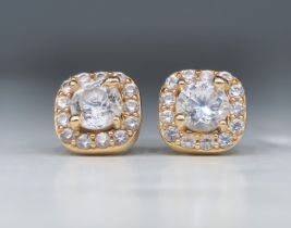 A pair of earrings, made of 14 karat yellow gold. Zirconia. Width: 6 cm. Total weight: 1.22 grams.