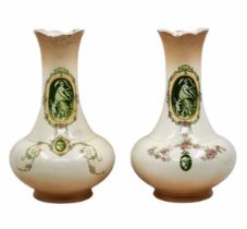 A pair of antique English jugs (Victorian) from the 19th century, made by: 'Samuel Fielding & Co