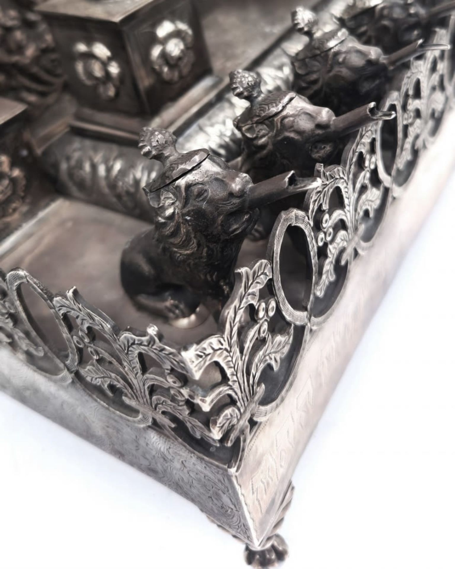 Luxurious and large Hanukkah menorah, very impressive and made from silver in repousse technique., - Bild 8 aus 13