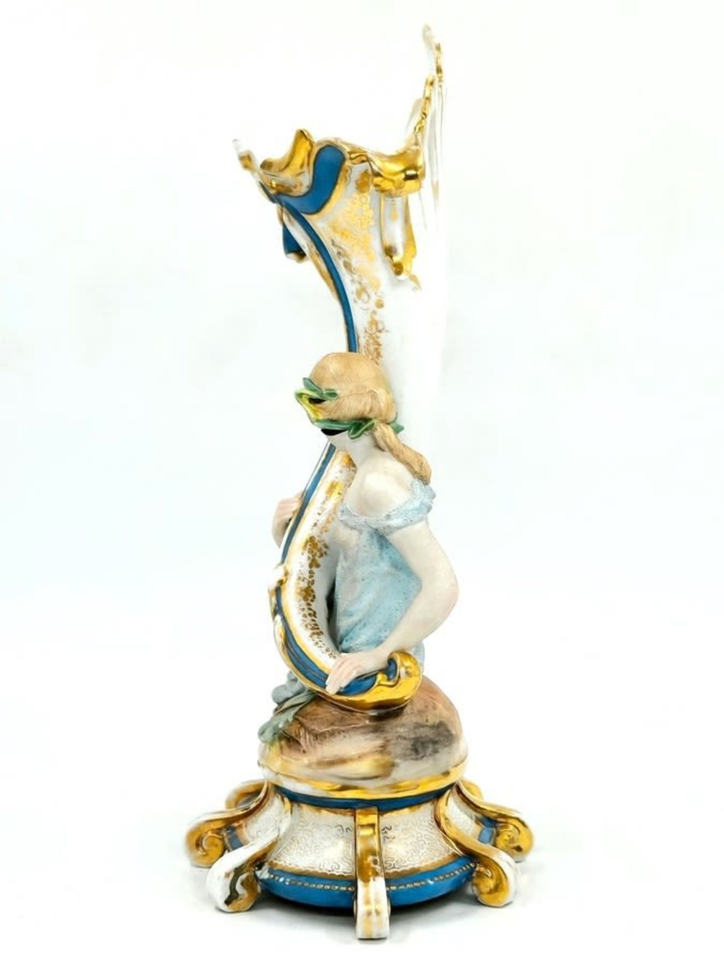 A quality antique French 'Old Paris' vase, made of porcelain and biscuit, unsigned,, hand painted in - Image 3 of 11