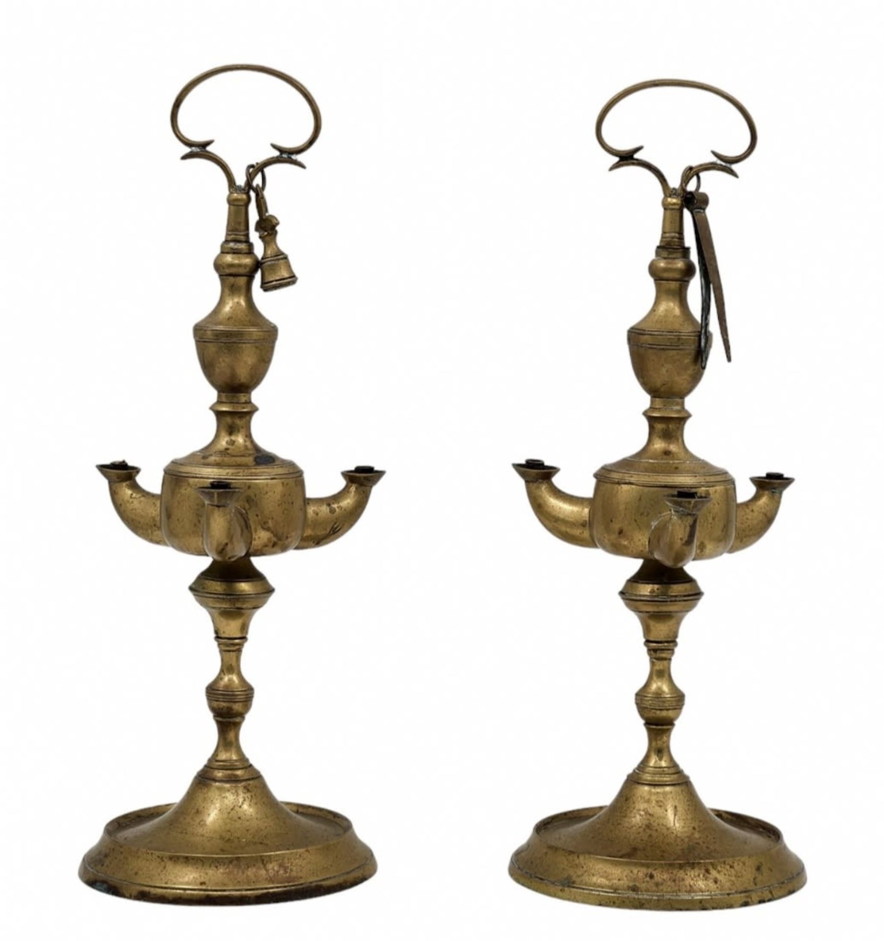 A pair of antique Italian 'Lucerna' type oil lamps, made of brass, late 19th century, Width: 12.5