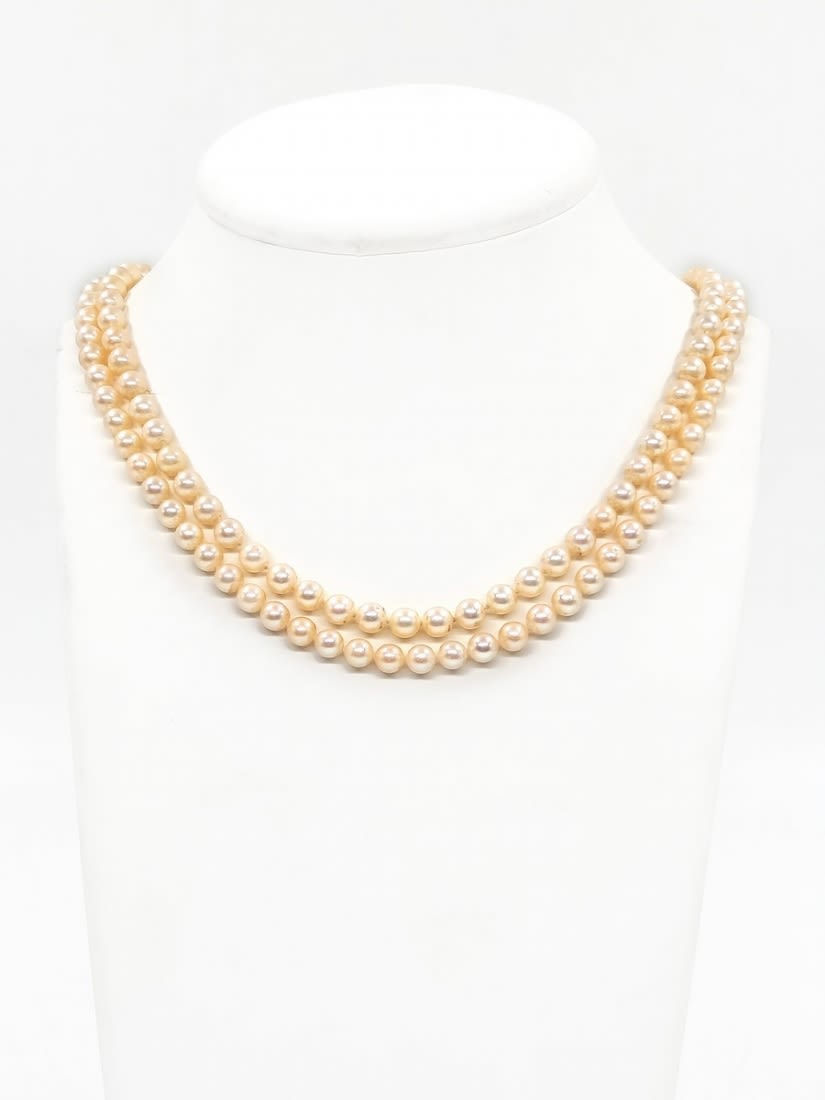 High quality Italian pearl neckless, made of two rows of sea pearls and a bracket made of 18 karat - Image 2 of 4
