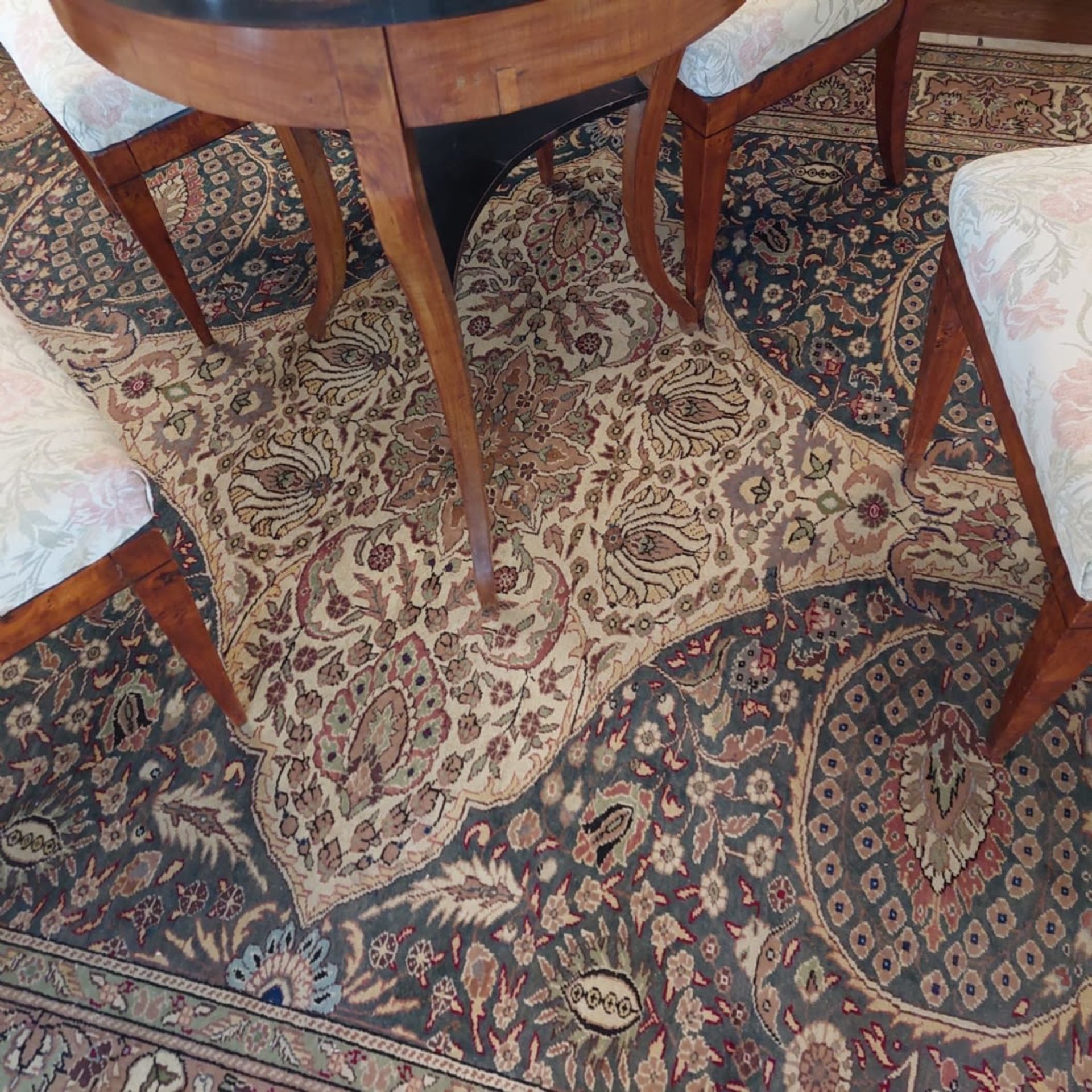 A large, high-quality and particularly beautiful Persian carpet, slightly worn, in the living - Bild 6 aus 15