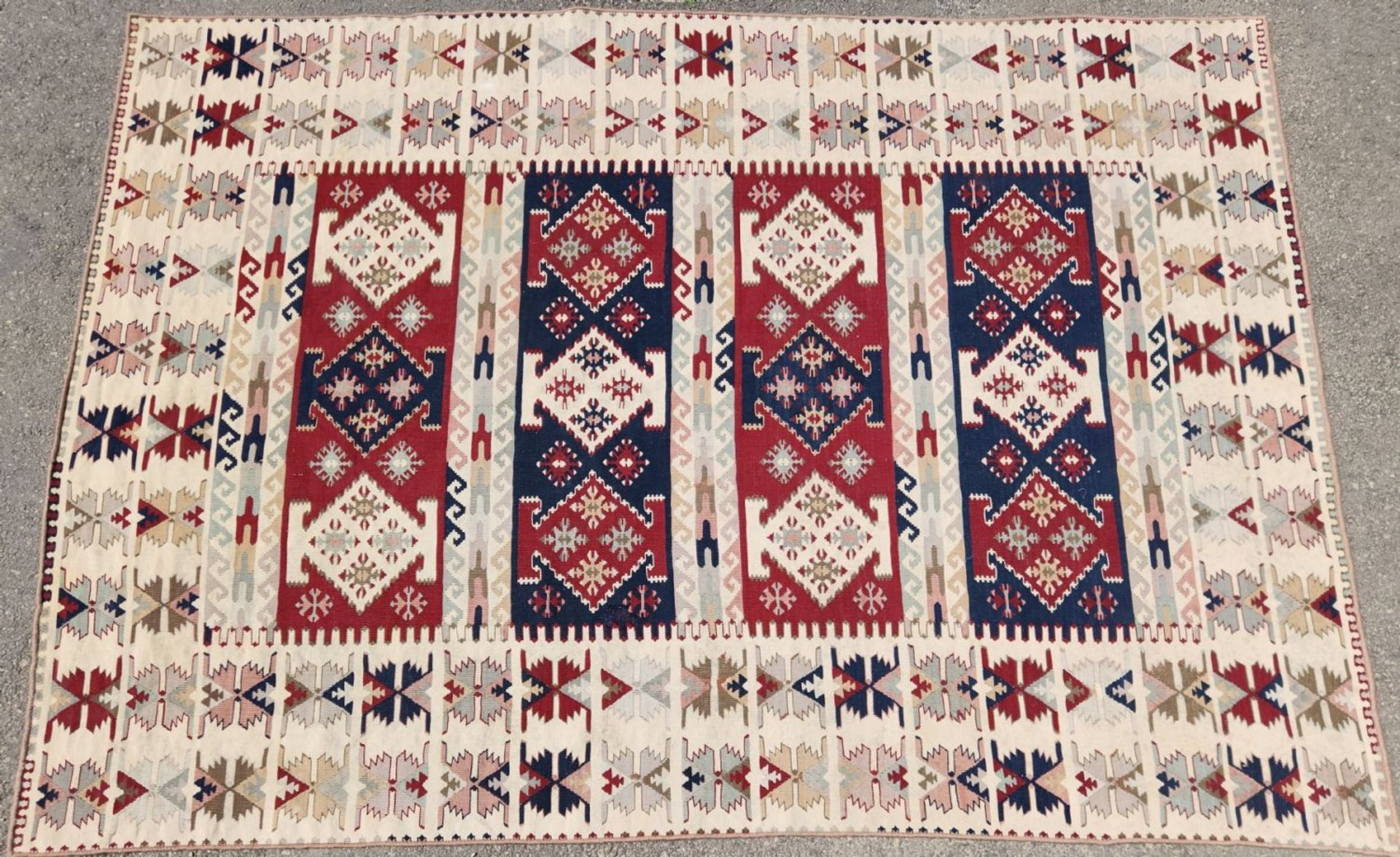 Handmade carpet, carpet size: 274X192 cm.