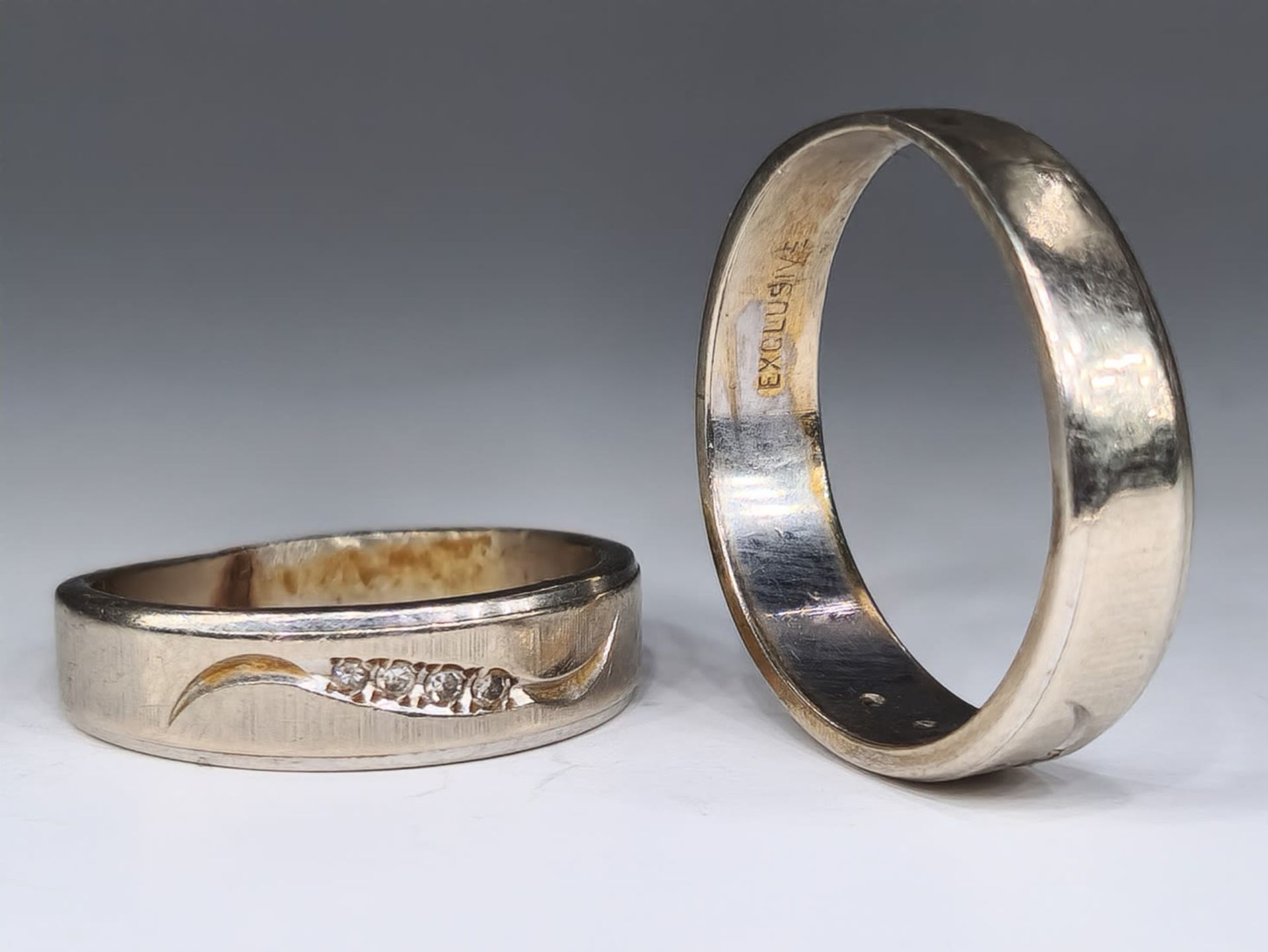 A set of 2 gold rings made of 14K white gold with small diamonds, with a total weight of - Bild 3 aus 6