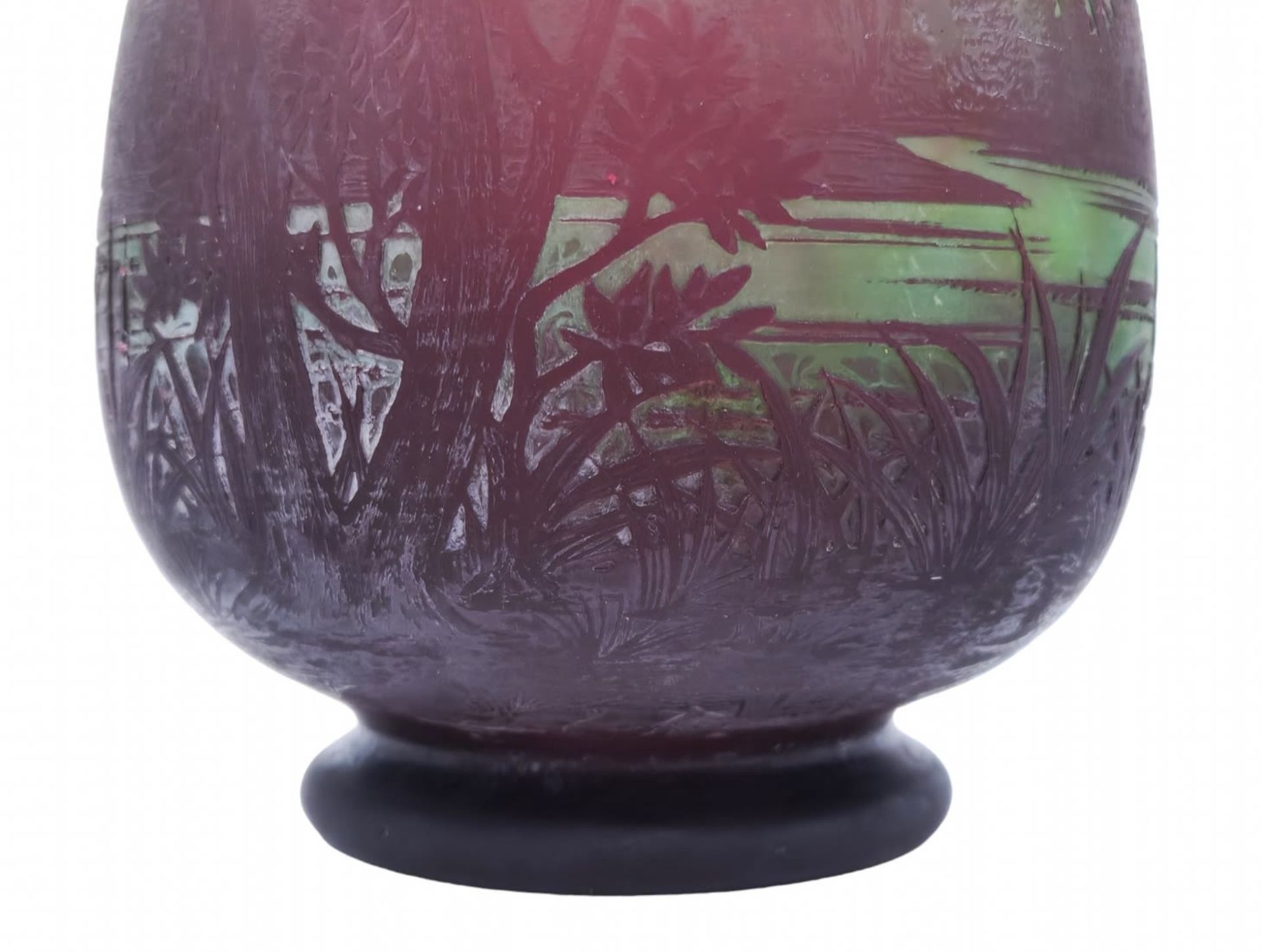 A French art nouveau vase made by Daum Nancy, decorated and signed with a cameo on a 'pate de verre' - Bild 5 aus 5