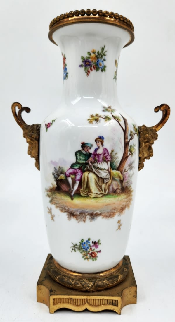 Antique French vase in 'Sevres' style, a beautiful and high-quality antique French vase from the - Image 2 of 12