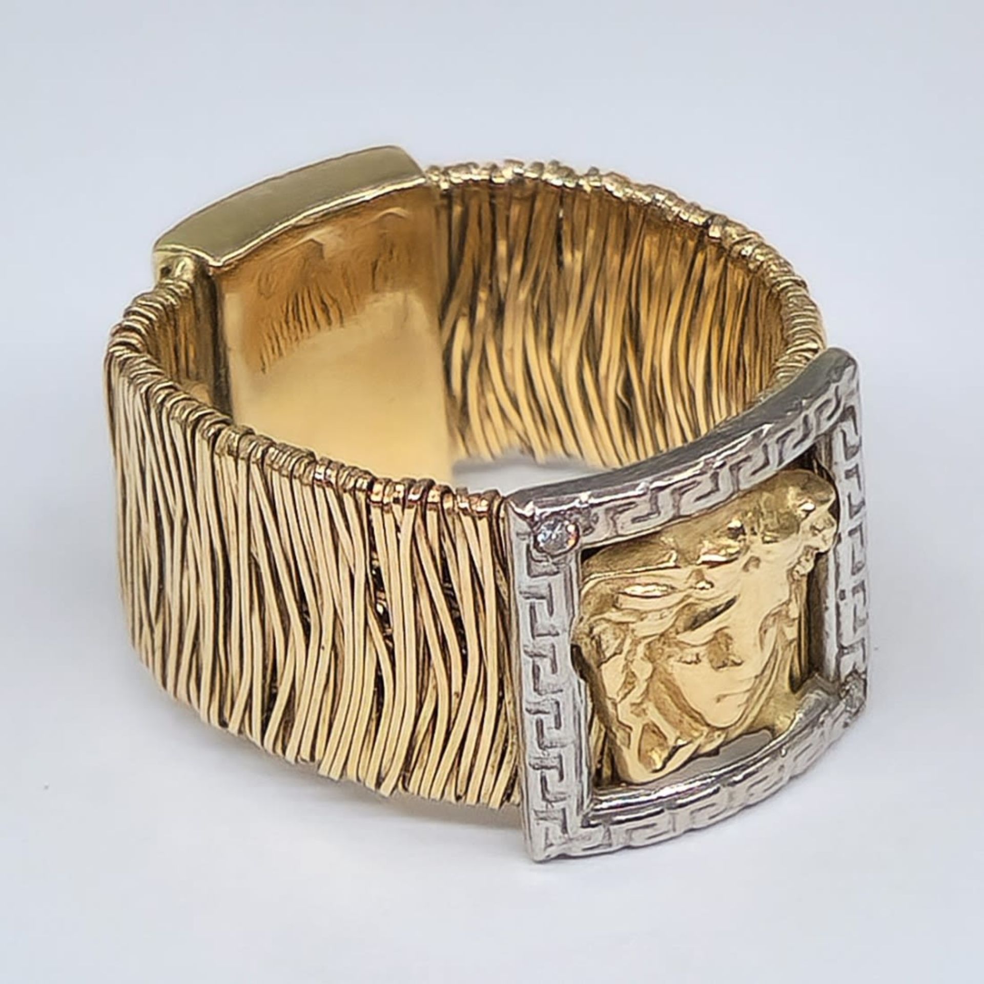'Versace' gold ring, 14K, a soft gold ring of 14K yellow gold (signed), the size of the ring - Image 2 of 7
