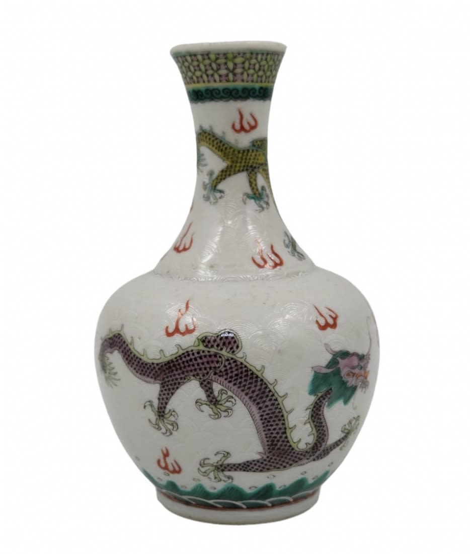 A high-quality and beautiful antique Chinese porcelain jug, late 'Qing' dynasty, decorated with - Image 4 of 8