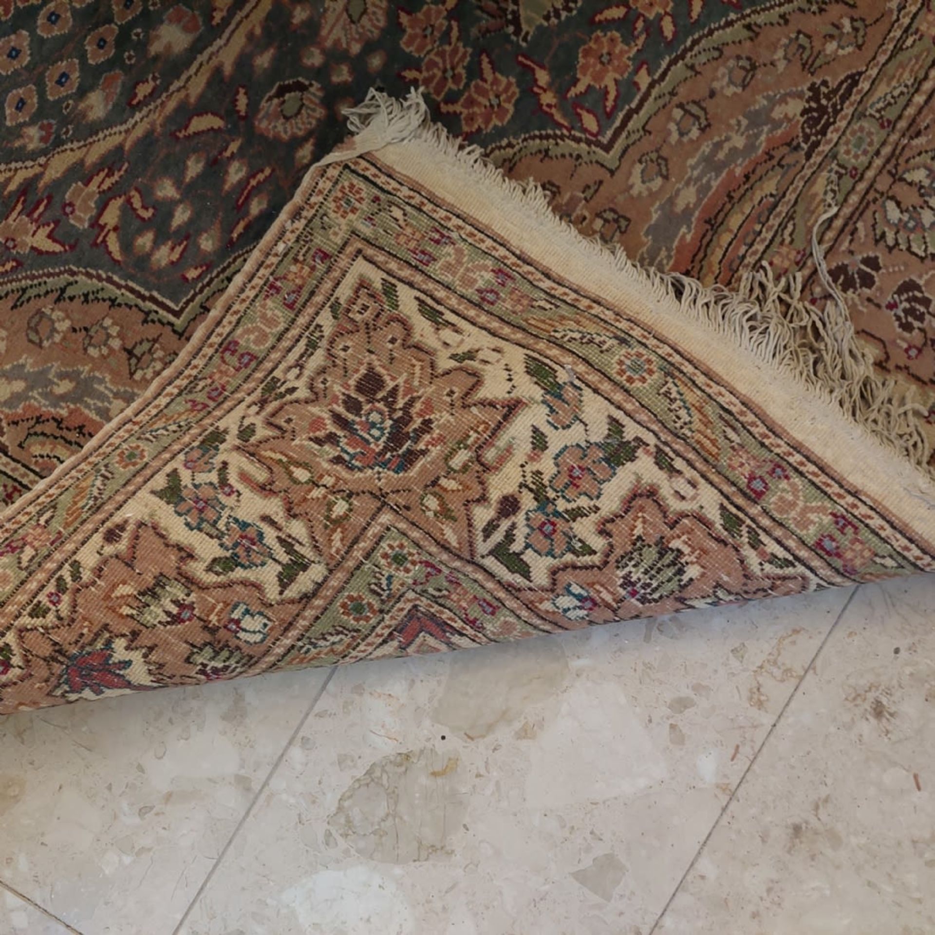 A large, high-quality and particularly beautiful Persian carpet, slightly worn, in the living - Bild 8 aus 15