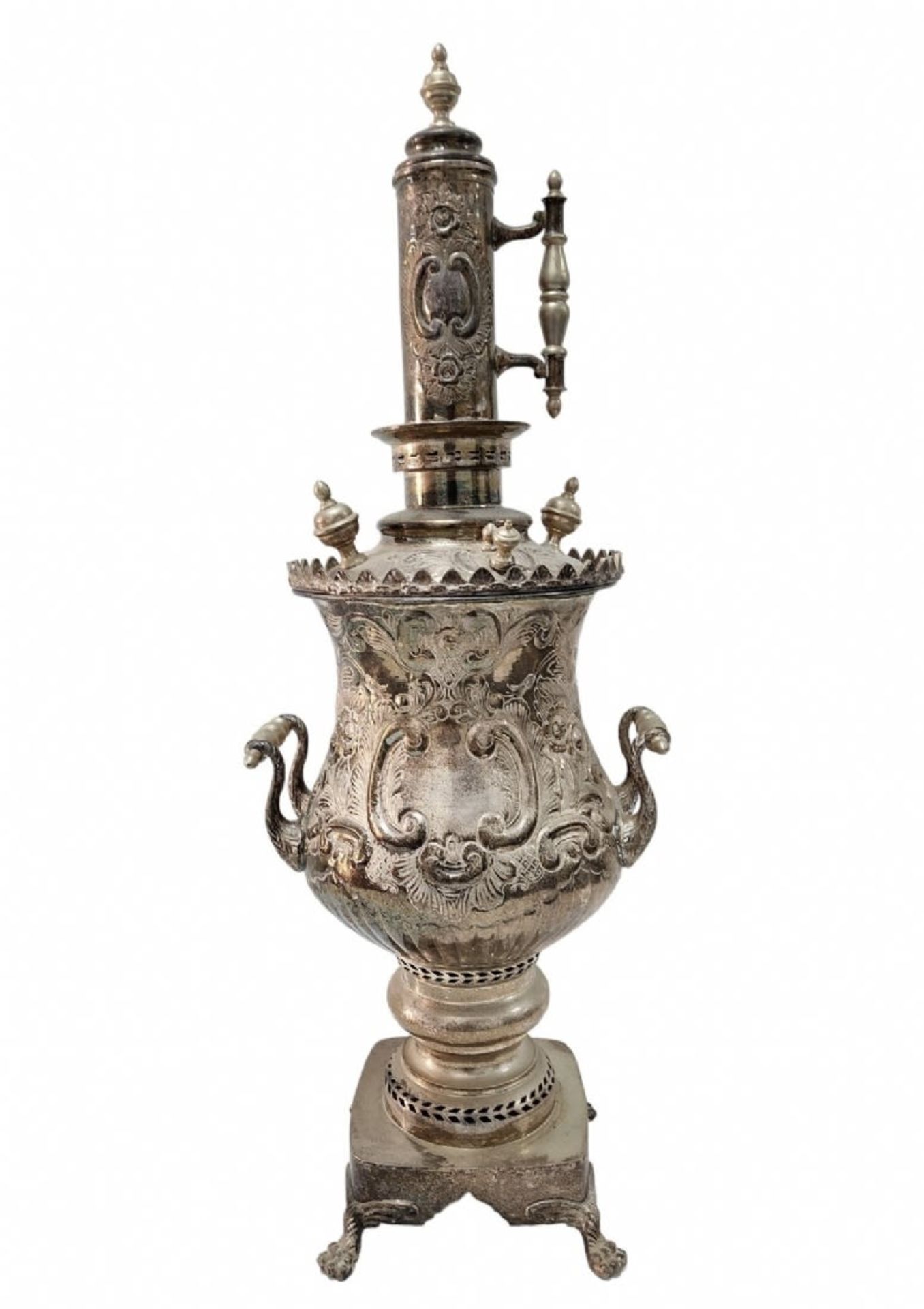 A large and impressive Moroccan samovar, silver plated metal in Repousse work, in the Neo-Rococo - Bild 4 aus 4