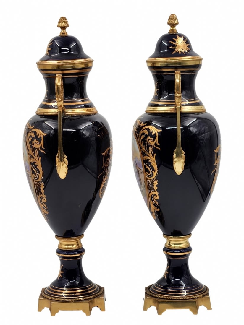 A pair of old, beautiful and impressive French vases in the 'Sevres' style, made of porcelain, - Image 2 of 9
