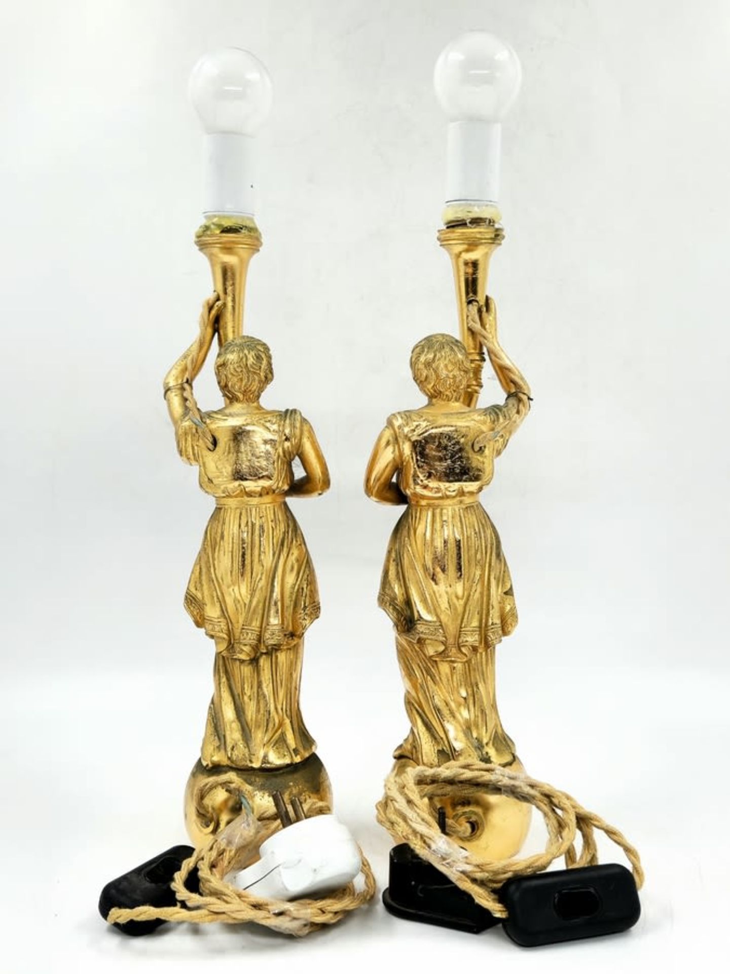 A pair of table lamps made of spelter, old wiring (recommended to be replaced), Condition - Image 4 of 7
