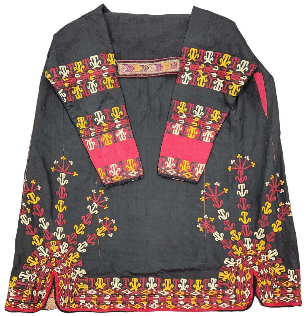 Chirpy coat, made of indigo-dyed fabric and embroidered, Turkmenistan, late 19th century, - Image 3 of 6