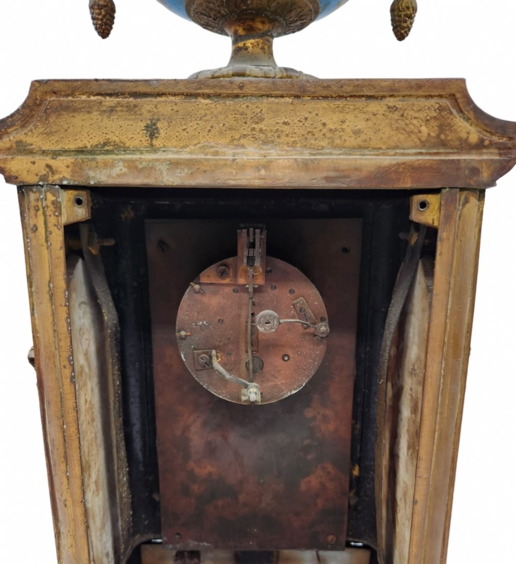 An antique and magnificent French Mantle clock, 19th century, period of Napoleon III, made of bronze - Bild 4 aus 15