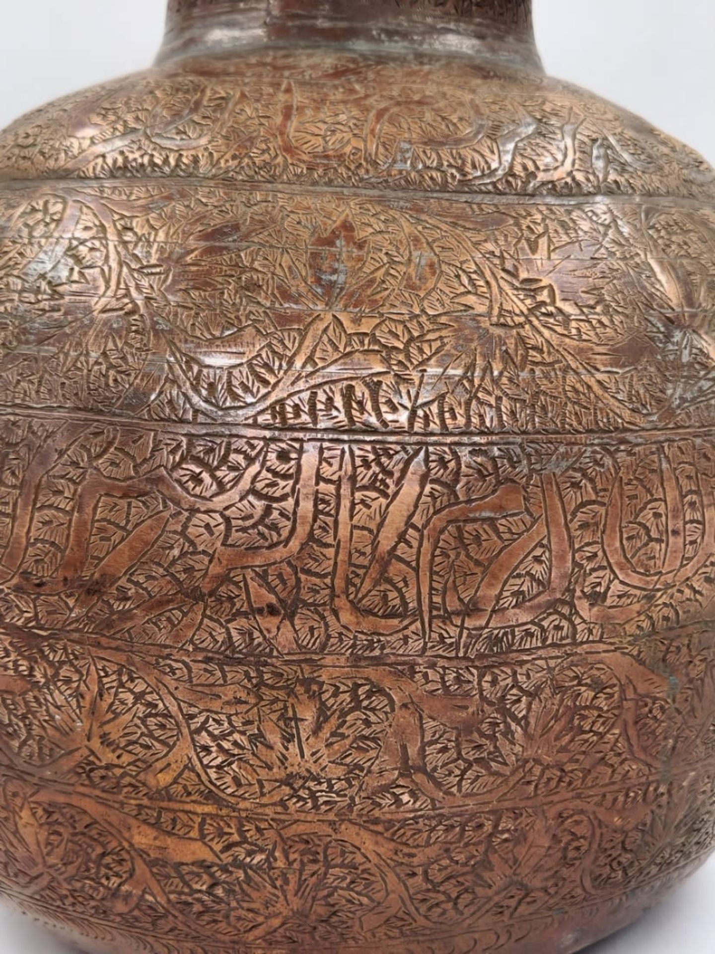 A large and beautiful antique Asian water jug from the 19th century, made in the Dhamrai region, - Image 5 of 8