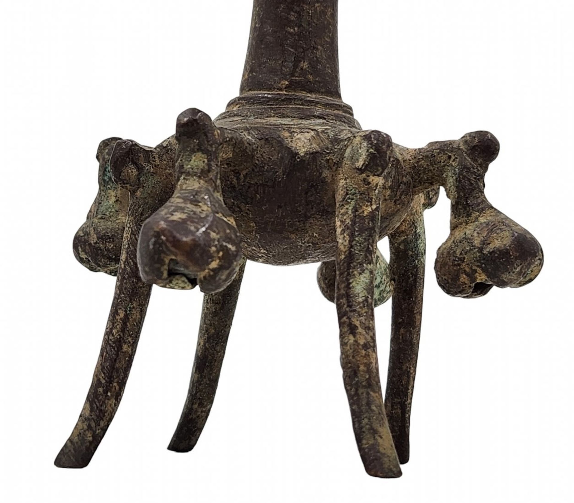 An antique Indian vessel for cosmetics, made of bronze, 18th century, Height: 14 cm, Width: 10 cm. - Bild 5 aus 5