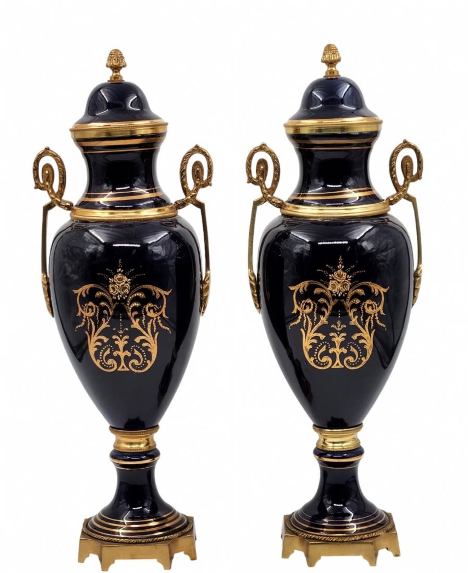 A pair of old, beautiful and impressive French vases in the 'Sevres' style, made of porcelain, - Image 3 of 9