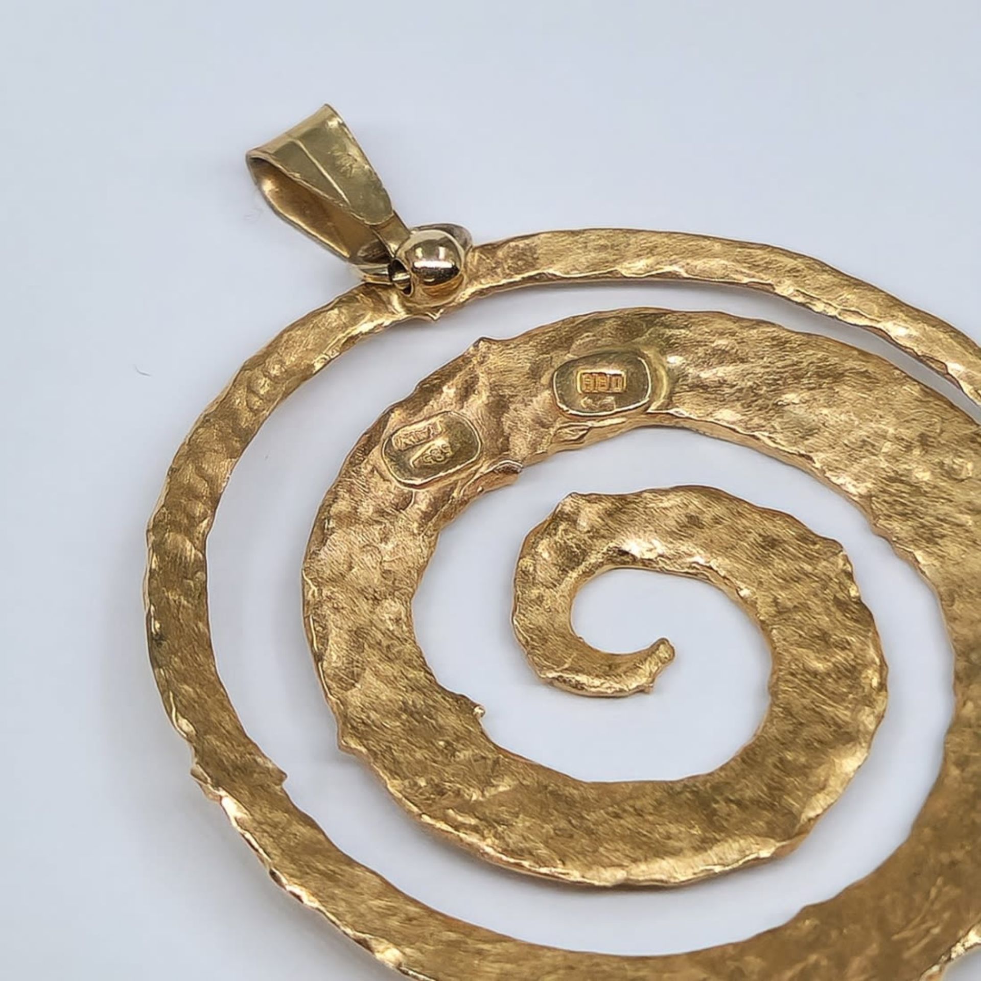 14K gold pendant of a spiral shape, signed, Weight: 5.78 grams, Diameter: 4 cm, Height including the - Bild 4 aus 4