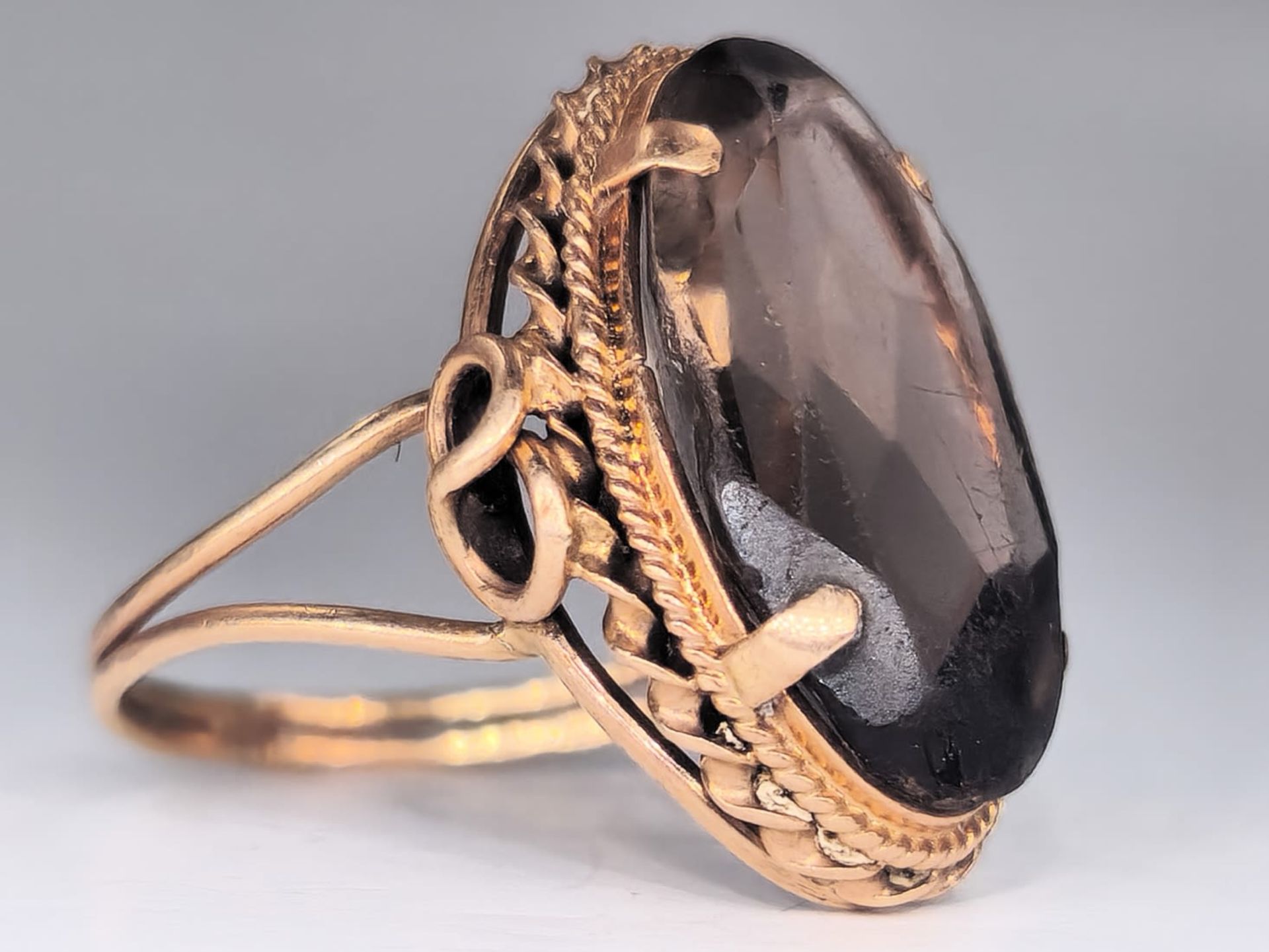 A retro 14K gold ring with a polished smoky quartz stone, signed, Total weight: 5.32 grams in total, - Image 2 of 6