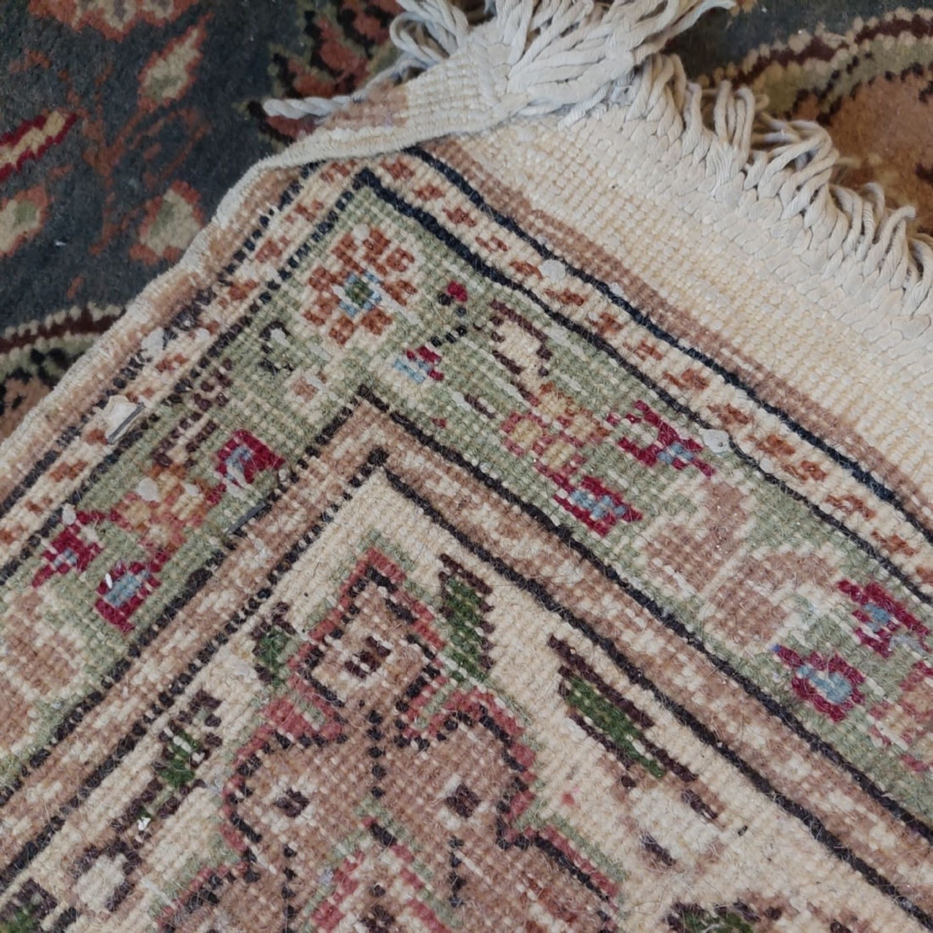 A large, high-quality and particularly beautiful Persian carpet, slightly worn, in the living - Bild 9 aus 15